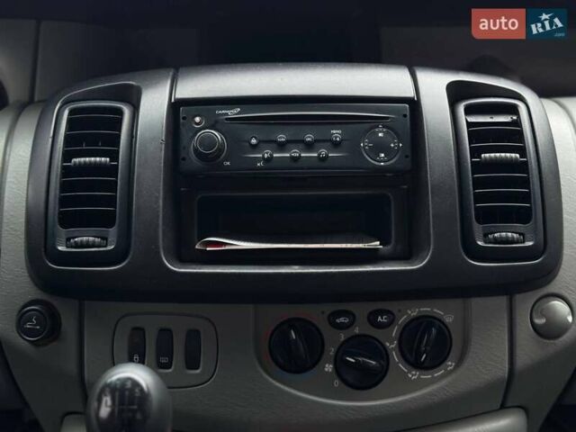 Червоний Рено Трафік, об'ємом двигуна 1.9 л та пробігом 350 тис. км за 7500 $, фото 23 на Automoto.ua