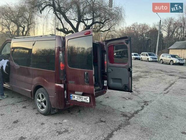 Червоний Рено Трафік, об'ємом двигуна 2.5 л та пробігом 216 тис. км за 8100 $, фото 1 на Automoto.ua