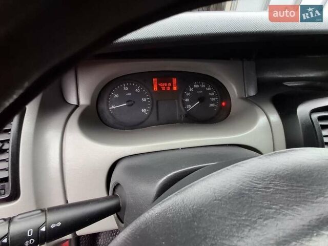 Красный Рено Трафик, объемом двигателя 1.9 л и пробегом 402 тыс. км за 7350 $, фото 6 на Automoto.ua