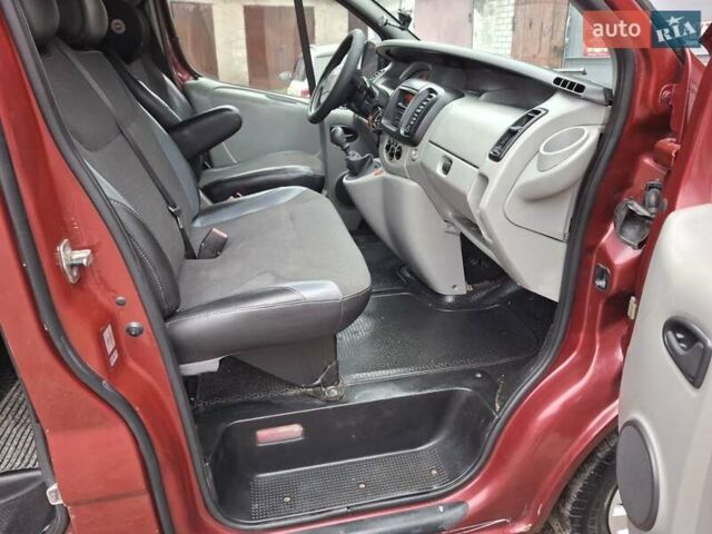 Красный Рено Трафик, объемом двигателя 1.9 л и пробегом 402 тыс. км за 7350 $, фото 5 на Automoto.ua