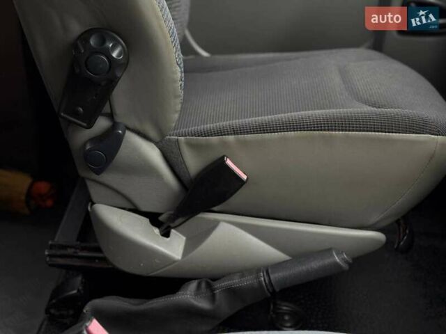 Червоний Рено Трафік, об'ємом двигуна 1.9 л та пробігом 350 тис. км за 7500 $, фото 32 на Automoto.ua