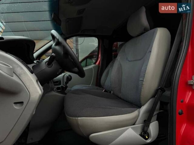 Червоний Рено Трафік, об'ємом двигуна 1.9 л та пробігом 350 тис. км за 7500 $, фото 6 на Automoto.ua