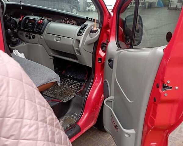 Красный Рено Трафик, объемом двигателя 2 л и пробегом 350 тыс. км за 9700 $, фото 9 на Automoto.ua