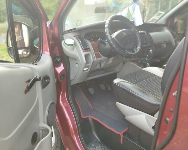 Красный Рено Трафик, объемом двигателя 2 л и пробегом 222 тыс. км за 9800 $, фото 12 на Automoto.ua
