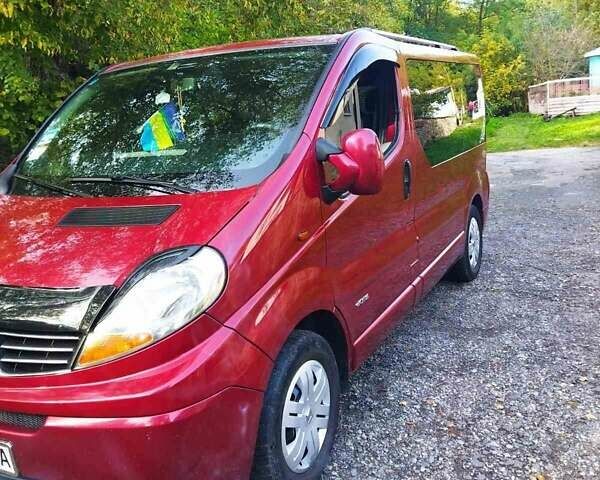 Красный Рено Трафик, объемом двигателя 2 л и пробегом 222 тыс. км за 9800 $, фото 1 на Automoto.ua