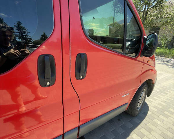 Красный Рено Трафик, объемом двигателя 2 л и пробегом 330 тыс. км за 7600 $, фото 7 на Automoto.ua