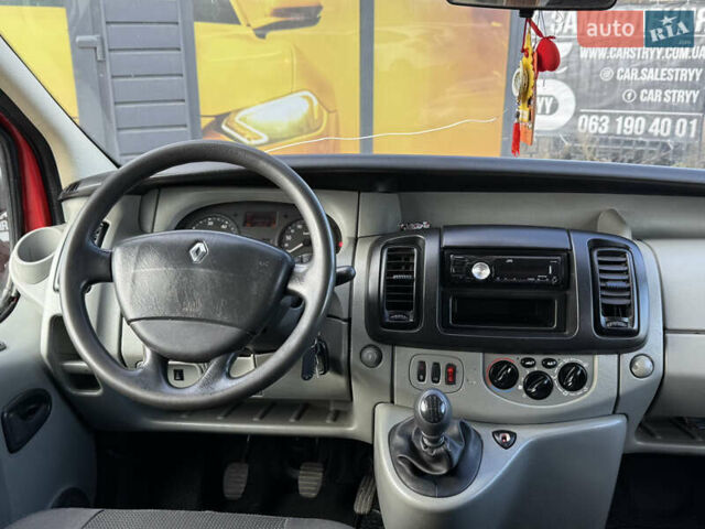 Красный Рено Трафик, объемом двигателя 2 л и пробегом 260 тыс. км за 8500 $, фото 23 на Automoto.ua