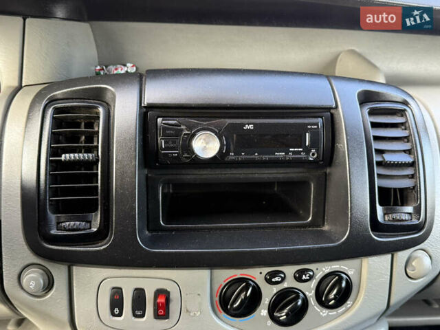 Красный Рено Трафик, объемом двигателя 2 л и пробегом 260 тыс. км за 8500 $, фото 34 на Automoto.ua