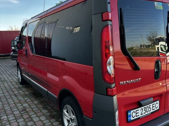 Красный Рено Трафик, объемом двигателя 2.5 л и пробегом 284 тыс. км за 11654 $, фото 4 на Automoto.ua
