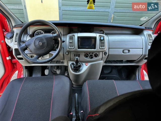 Красный Рено Трафик, объемом двигателя 2.46 л и пробегом 284 тыс. км за 11655 $, фото 8 на Automoto.ua