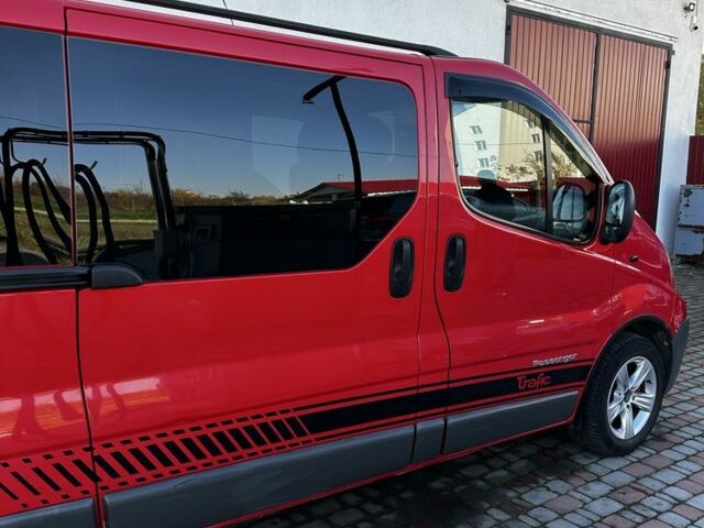 Красный Рено Трафик, объемом двигателя 2.5 л и пробегом 284 тыс. км за 11654 $, фото 1 на Automoto.ua