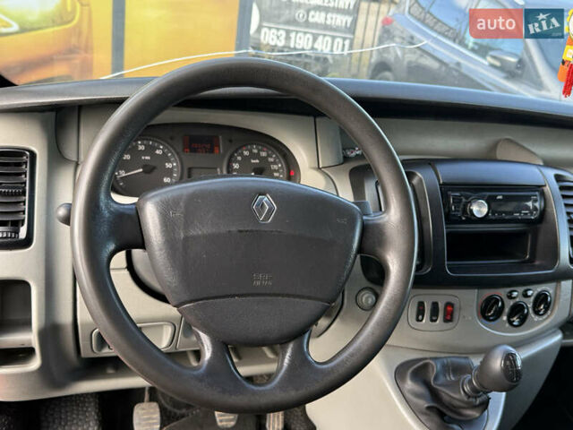 Красный Рено Трафик, объемом двигателя 2 л и пробегом 260 тыс. км за 8500 $, фото 32 на Automoto.ua
