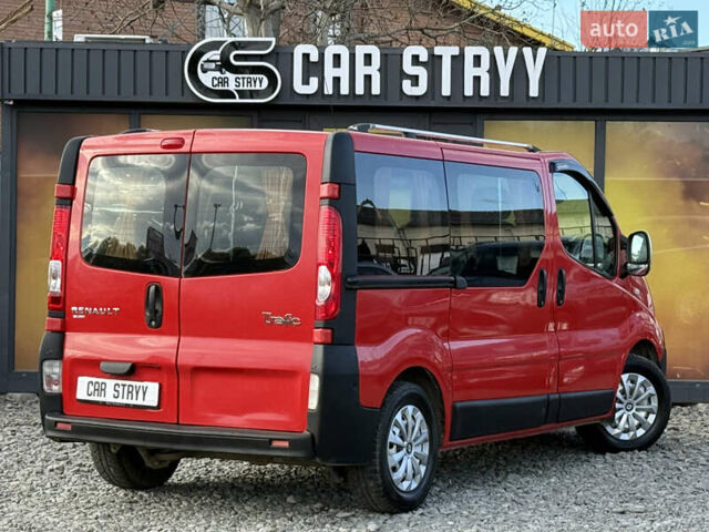 Красный Рено Трафик, объемом двигателя 2 л и пробегом 260 тыс. км за 8500 $, фото 1 на Automoto.ua