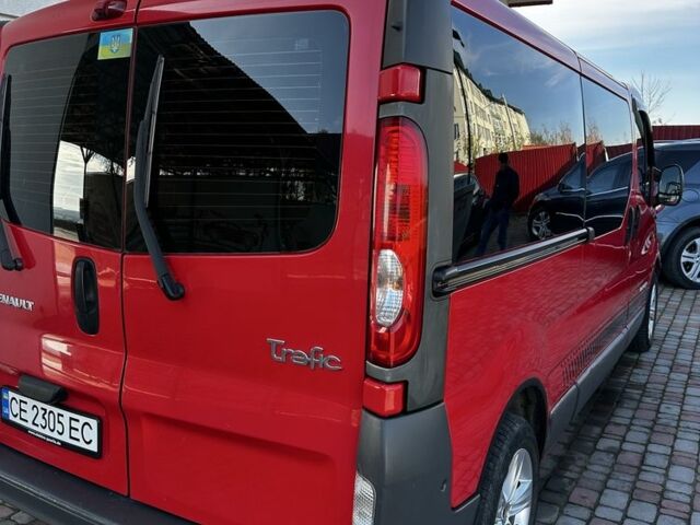 Красный Рено Трафик, объемом двигателя 2.5 л и пробегом 284 тыс. км за 11654 $, фото 2 на Automoto.ua