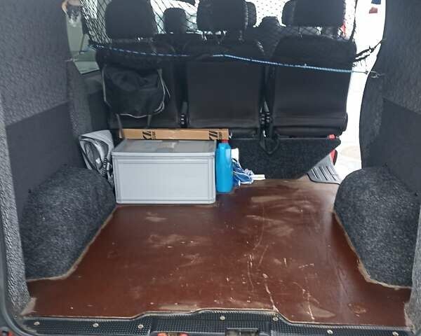 Красный Рено Трафик, объемом двигателя 2 л и пробегом 209 тыс. км за 9500 $, фото 8 на Automoto.ua