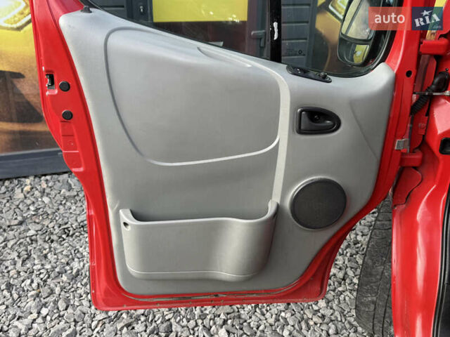 Красный Рено Трафик, объемом двигателя 2 л и пробегом 260 тыс. км за 8500 $, фото 30 на Automoto.ua