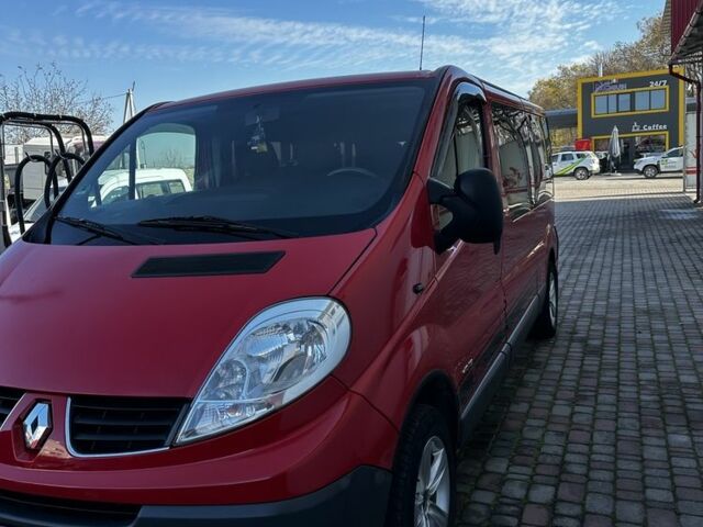 Красный Рено Трафик, объемом двигателя 2.5 л и пробегом 284 тыс. км за 11654 $, фото 6 на Automoto.ua