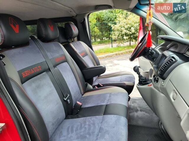 Красный Рено Трафик, объемом двигателя 2 л и пробегом 245 тыс. км за 11500 $, фото 112 на Automoto.ua