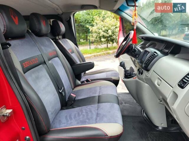 Красный Рено Трафик, объемом двигателя 2 л и пробегом 245 тыс. км за 11500 $, фото 110 на Automoto.ua