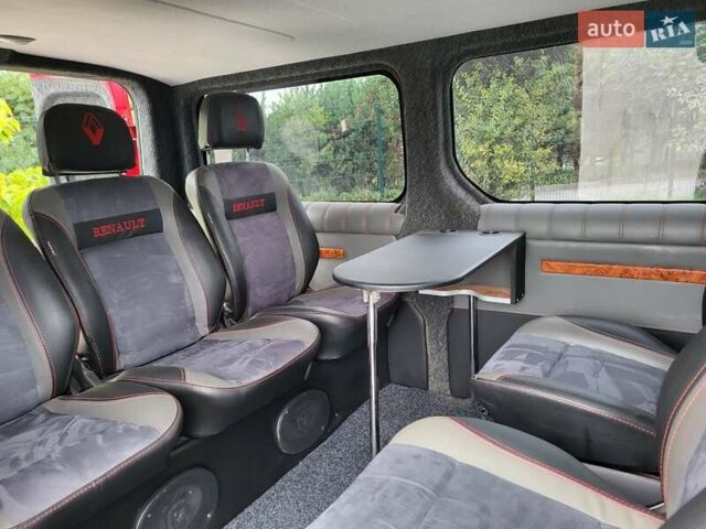 Красный Рено Трафик, объемом двигателя 2 л и пробегом 245 тыс. км за 11500 $, фото 129 на Automoto.ua