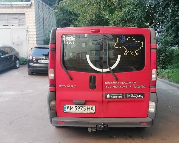 Красный Рено Трафик, объемом двигателя 2.46 л и пробегом 400 тыс. км за 9000 $, фото 2 на Automoto.ua