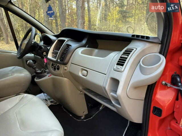 Красный Рено Трафик, объемом двигателя 2 л и пробегом 280 тыс. км за 14800 $, фото 43 на Automoto.ua