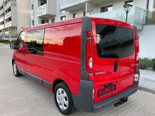 Красный Рено Трафик, объемом двигателя 2 л и пробегом 174 тыс. км за 8100 $, фото 1 на Automoto.ua