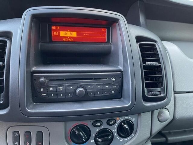 Красный Рено Трафик, объемом двигателя 2 л и пробегом 174 тыс. км за 8100 $, фото 13 на Automoto.ua