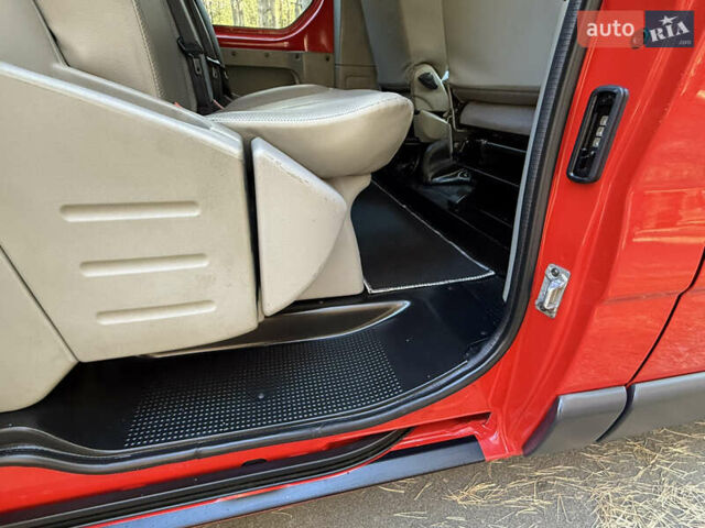 Красный Рено Трафик, объемом двигателя 2 л и пробегом 280 тыс. км за 14800 $, фото 48 на Automoto.ua