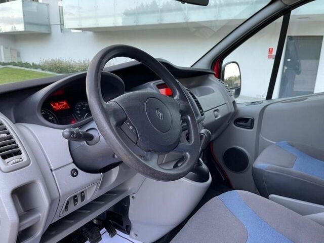 Красный Рено Трафик, объемом двигателя 2 л и пробегом 174 тыс. км за 8100 $, фото 6 на Automoto.ua