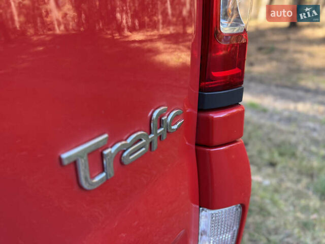 Красный Рено Трафик, объемом двигателя 2 л и пробегом 280 тыс. км за 14800 $, фото 30 на Automoto.ua
