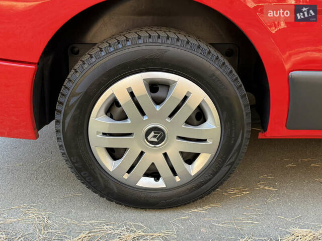 Красный Рено Трафик, объемом двигателя 2 л и пробегом 280 тыс. км за 14800 $, фото 18 на Automoto.ua