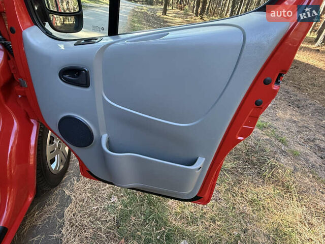 Красный Рено Трафик, объемом двигателя 2 л и пробегом 280 тыс. км за 14800 $, фото 41 на Automoto.ua