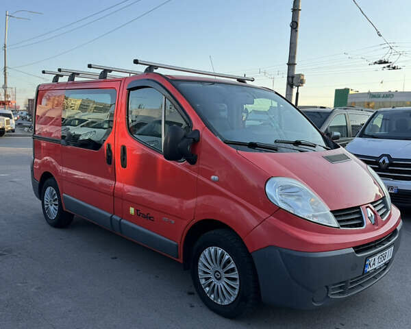 Красный Рено Трафик, объемом двигателя 2 л и пробегом 231 тыс. км за 11500 $, фото 5 на Automoto.ua