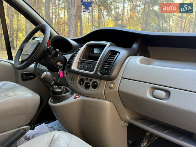 Красный Рено Трафик, объемом двигателя 2 л и пробегом 280 тыс. км за 14800 $, фото 45 на Automoto.ua