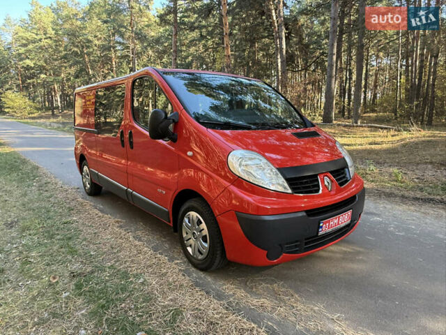 Красный Рено Трафик, объемом двигателя 2 л и пробегом 280 тыс. км за 14800 $, фото 1 на Automoto.ua