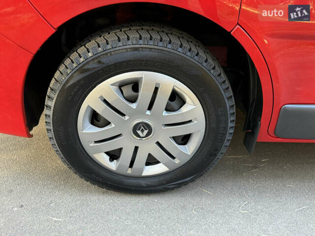 Красный Рено Трафик, объемом двигателя 2 л и пробегом 280 тыс. км за 14800 $, фото 20 на Automoto.ua