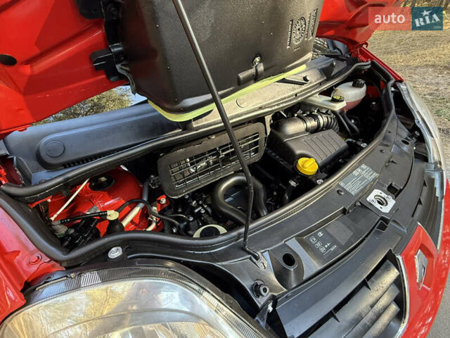 Красный Рено Трафик, объемом двигателя 2 л и пробегом 280 тыс. км за 14800 $, фото 56 на Automoto.ua