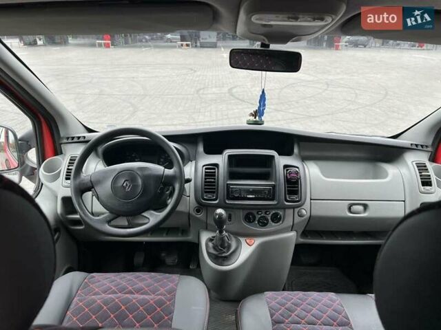 Рено Трафик 2014 в Луцке на Automoto.ua Красный Рено Трафик, объемом двигателя 2 л и пробегом 423 тыс. км за 13300 $, фото 11 на Automoto.ua