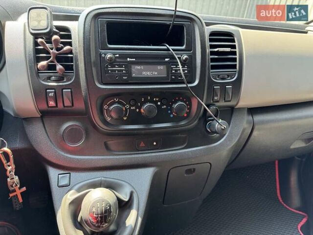 Красный Рено Трафик, объемом двигателя 1.6 л и пробегом 290 тыс. км за 16700 $, фото 9 на Automoto.ua