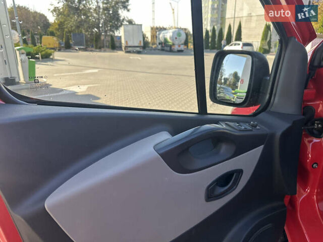 Красный Рено Трафик, объемом двигателя 1.6 л и пробегом 140 тыс. км за 13999 $, фото 27 на Automoto.ua