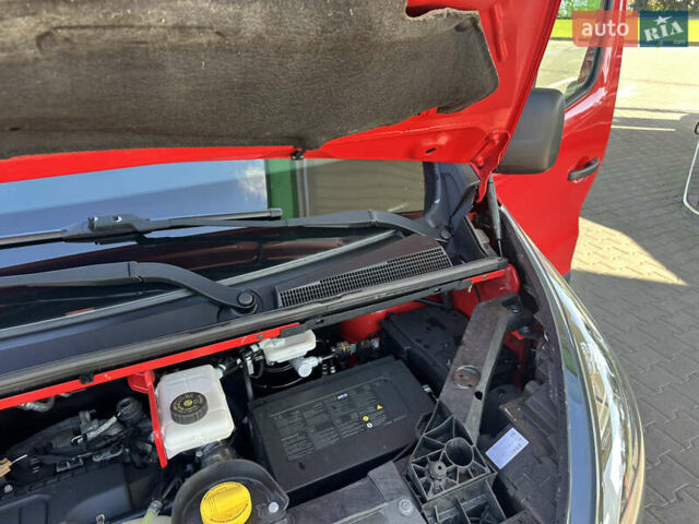 Красный Рено Трафик, объемом двигателя 1.6 л и пробегом 140 тыс. км за 13999 $, фото 32 на Automoto.ua