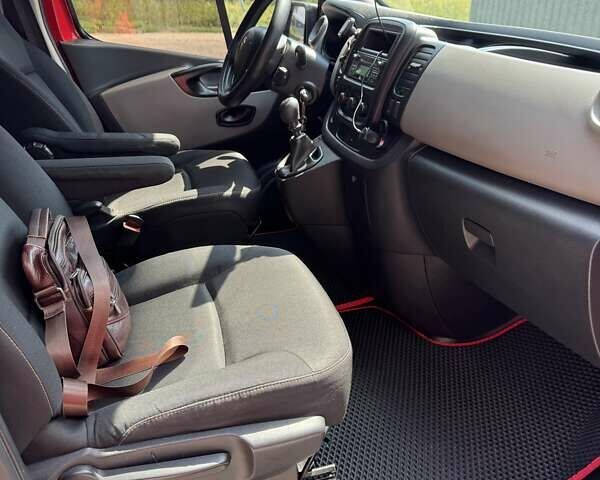 Красный Рено Трафик, объемом двигателя 1.6 л и пробегом 290 тыс. км за 16700 $, фото 5 на Automoto.ua