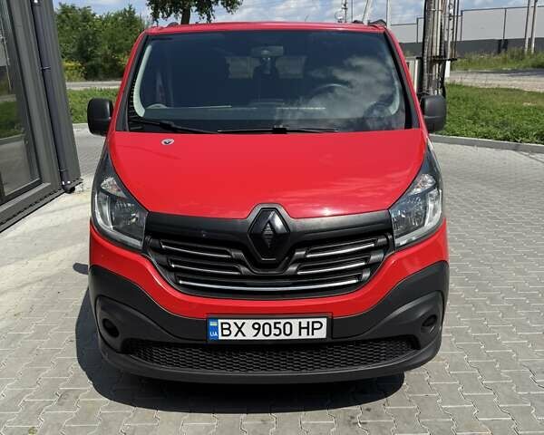 Красный Рено Трафик, объемом двигателя 1.6 л и пробегом 290 тыс. км за 16700 $, фото 3 на Automoto.ua