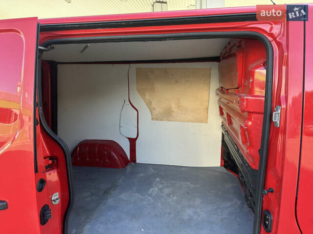 Красный Рено Трафик, объемом двигателя 1.6 л и пробегом 140 тыс. км за 13999 $, фото 14 на Automoto.ua