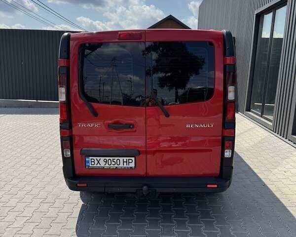 Красный Рено Трафик, объемом двигателя 1.6 л и пробегом 290 тыс. км за 16700 $, фото 4 на Automoto.ua