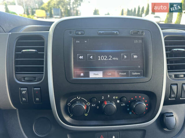 Красный Рено Трафик, объемом двигателя 1.6 л и пробегом 140 тыс. км за 13999 $, фото 34 на Automoto.ua