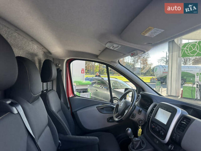 Красный Рено Трафик, объемом двигателя 1.6 л и пробегом 140 тыс. км за 13999 $, фото 23 на Automoto.ua