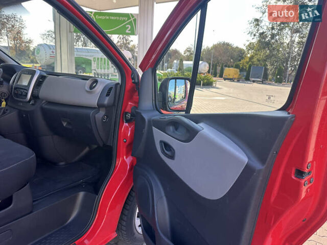 Красный Рено Трафик, объемом двигателя 1.6 л и пробегом 140 тыс. км за 13999 $, фото 20 на Automoto.ua