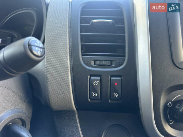 Красный Рено Трафик, объемом двигателя 1.6 л и пробегом 140 тыс. км за 13999 $, фото 35 на Automoto.ua